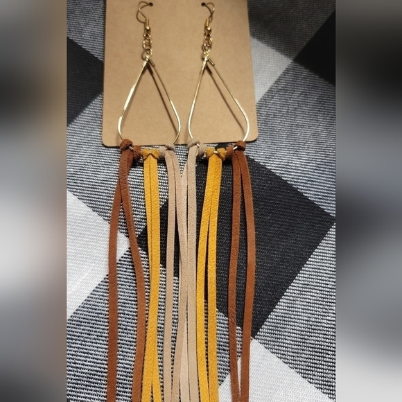 NWOT tri colored leather dangle earrings - Picture 3 of 3